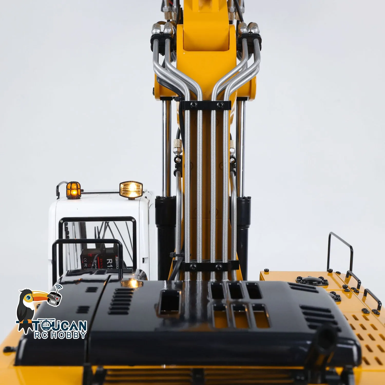 1/14 Radio Control 946-3 Metal Excavator 10 Channels Tracked Excavator Painted Body Rotary Metal Tiltable Bucket Ripper