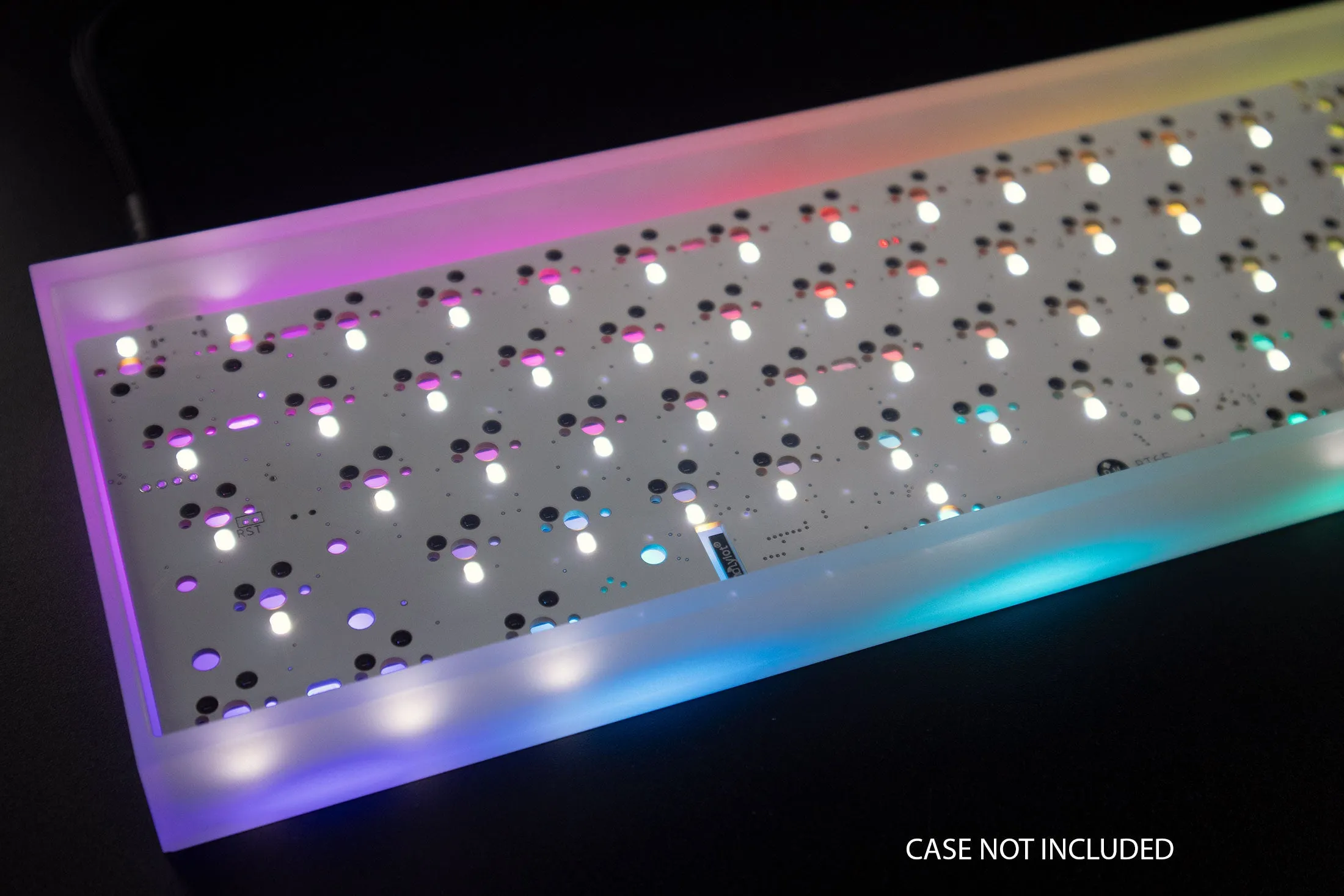 BT65 - 65% Wireless Hotswap Tray Mount PCB with RGB underglow and white LED