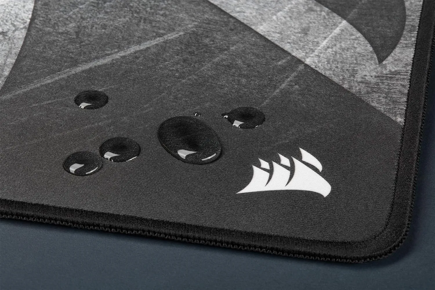 【優惠價】Corsair MM350 PRO Premium Spill-Proof Cloth Gaming Mouse Pad - Extended XL, Black CH-9413770-WW