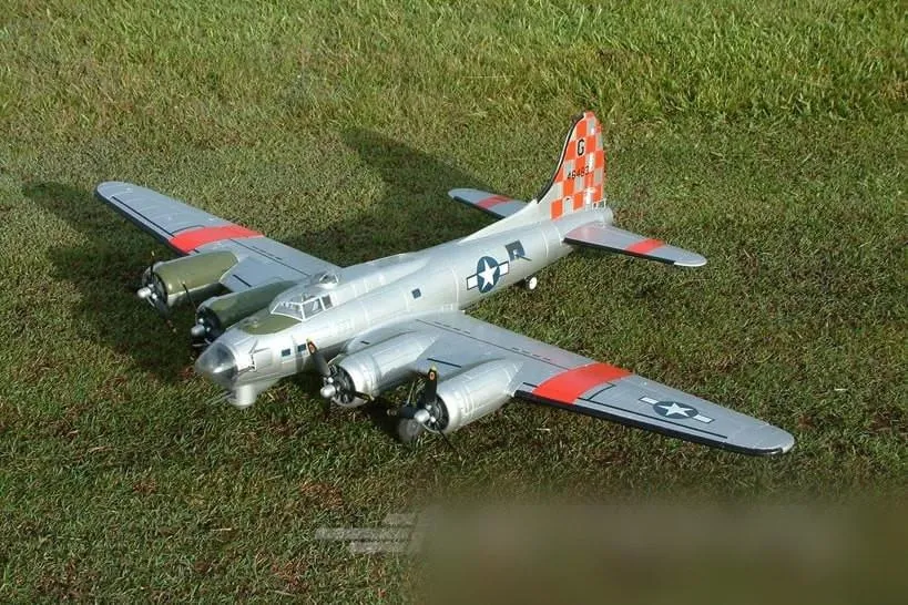 Freewing B-17 Flying Fortress Silver 1600mm (63") Wingspan - PNP