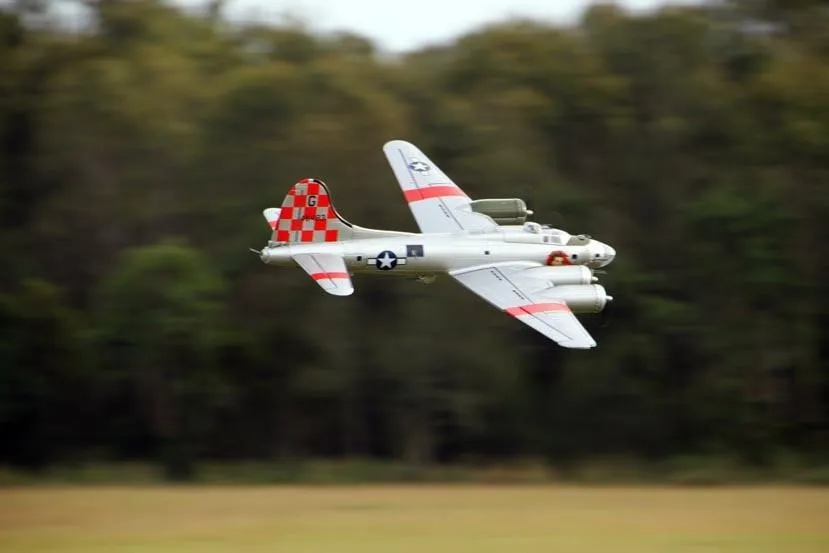 Freewing B-17 Flying Fortress Silver 1600mm (63") Wingspan - PNP