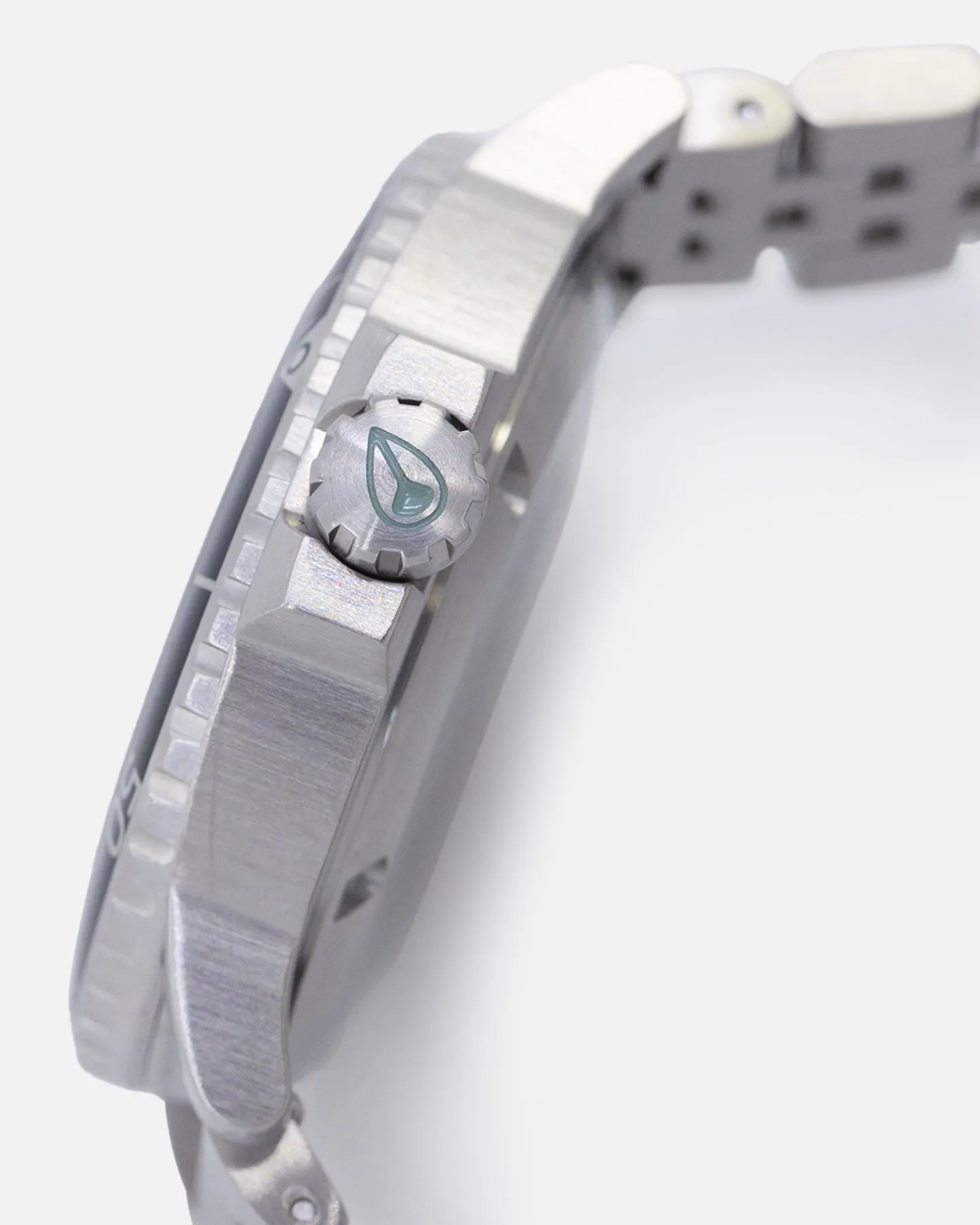 Nixon Stinger 44 Solar Watch Silver/Silver